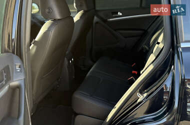 Позашляховик / Кросовер Volkswagen Tiguan 2016 в 