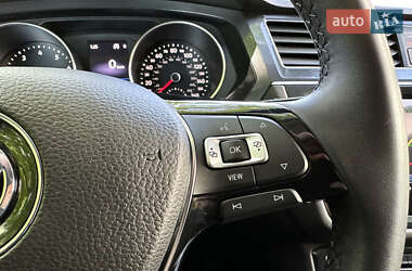 Позашляховик / Кросовер Volkswagen Tiguan 2019 в 