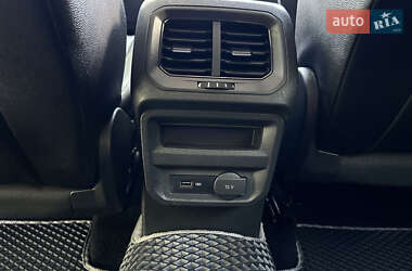 Позашляховик / Кросовер Volkswagen Tiguan 2019 в 
