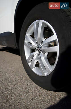 Внедорожник / Кроссовер Volkswagen Tiguan 2012 в 
