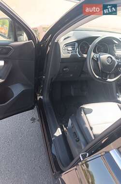 Внедорожник / Кроссовер Volkswagen Tiguan 2020 в 