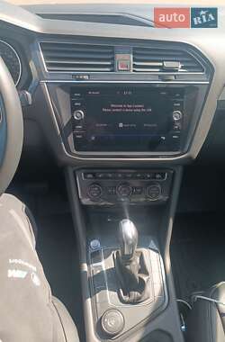 Внедорожник / Кроссовер Volkswagen Tiguan 2020 в 