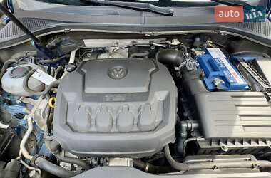 Внедорожник / Кроссовер Volkswagen Tiguan 2018 в 