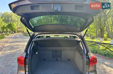 Позашляховик / Кросовер Volkswagen Tiguan 2013 в 