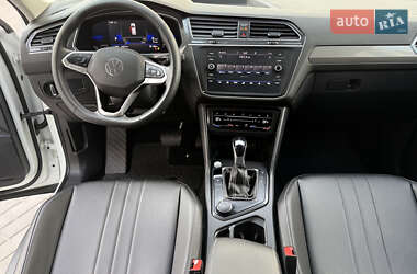 Внедорожник / Кроссовер Volkswagen Tiguan 2021 в 