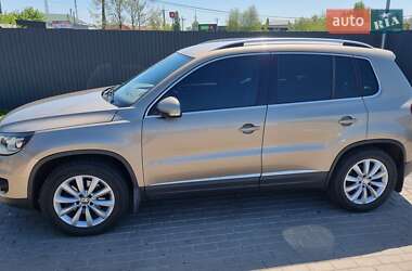 Позашляховик / Кросовер Volkswagen Tiguan 2012 в 