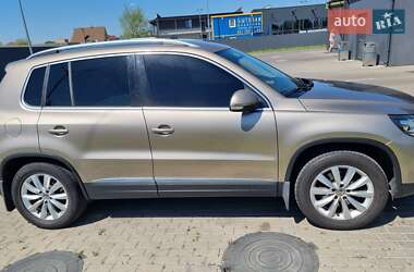 Позашляховик / Кросовер Volkswagen Tiguan 2012 в 