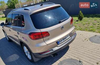 Позашляховик / Кросовер Volkswagen Tiguan 2012 в 