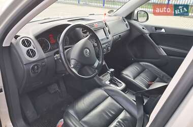 Внедорожник / Кроссовер Volkswagen Tiguan 2009 в 