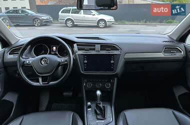 Позашляховик / Кросовер Volkswagen Tiguan 2017 в 