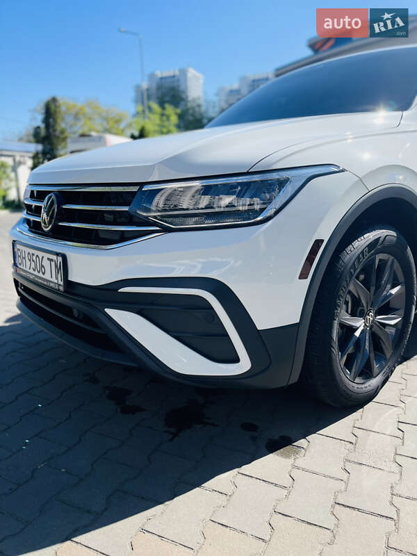 Внедорожник / Кроссовер Volkswagen Tiguan 2021 в 
