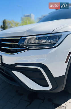 Внедорожник / Кроссовер Volkswagen Tiguan 2021 в 