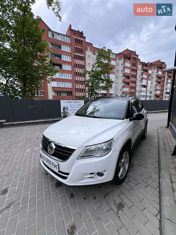 Позашляховик / Кросовер Volkswagen Tiguan 2010 в Тернополі
