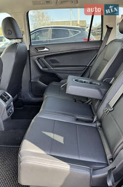 Внедорожник / Кроссовер Volkswagen Tiguan 2019 в 