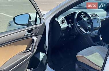 Внедорожник / Кроссовер Volkswagen Tiguan 2022 в 