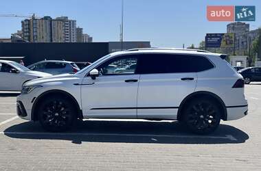Внедорожник / Кроссовер Volkswagen Tiguan 2022 в 