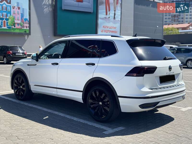 Внедорожник / Кроссовер Volkswagen Tiguan 2022 в Ивано-Франковске