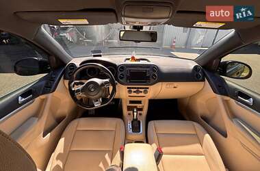 Внедорожник / Кроссовер Volkswagen Tiguan 2015 в 