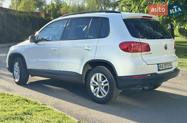 Позашляховик / Кросовер Volkswagen Tiguan 2016 в 
