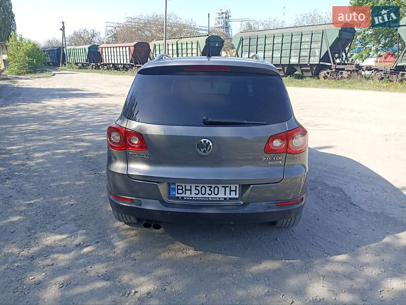 Внедорожник / Кроссовер Volkswagen Tiguan 2010 в Подольске