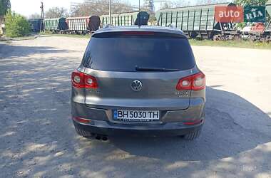Позашляховик / Кросовер Volkswagen Tiguan 2010 в 