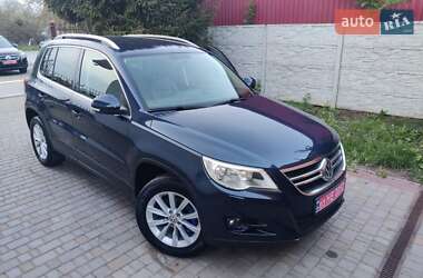 Внедорожник / Кроссовер Volkswagen Tiguan 2010 в Полтаве