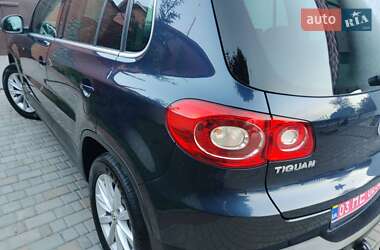 Позашляховик / Кросовер Volkswagen Tiguan 2010 в 