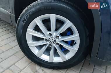 Позашляховик / Кросовер Volkswagen Tiguan 2010 в 