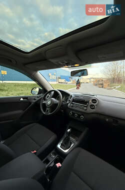 Позашляховик / Кросовер Volkswagen Tiguan 2012 в 