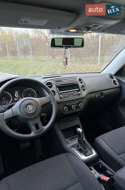 Позашляховик / Кросовер Volkswagen Tiguan 2012 в 