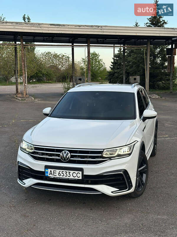 Внедорожник / Кроссовер Volkswagen Tiguan 2021 в 