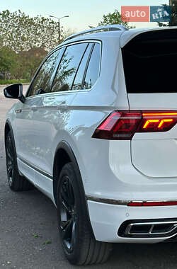 Внедорожник / Кроссовер Volkswagen Tiguan 2021 в 