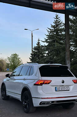 Внедорожник / Кроссовер Volkswagen Tiguan 2021 в 