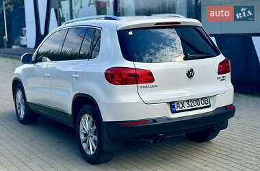 Внедорожник / Кроссовер Volkswagen Tiguan 2011 в 