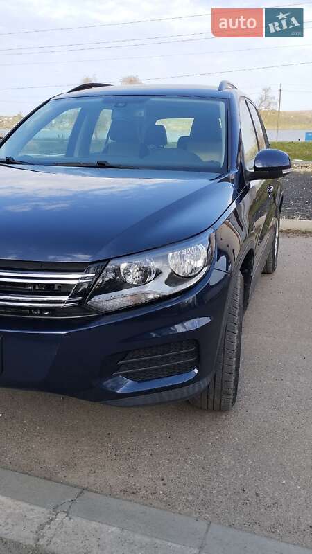 Внедорожник / Кроссовер Volkswagen Tiguan 2015 в Бурштыне