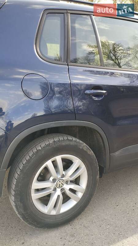Внедорожник / Кроссовер Volkswagen Tiguan 2015 в Бурштыне