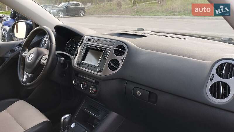 Внедорожник / Кроссовер Volkswagen Tiguan 2015 в Бурштыне