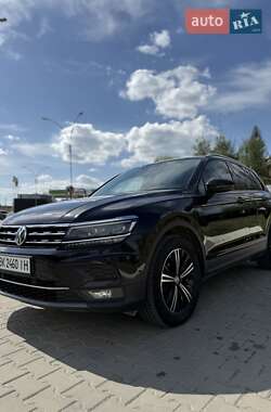 Внедорожник / Кроссовер Volkswagen Tiguan 2019 в 