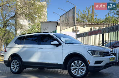 Позашляховик / Кросовер Volkswagen Tiguan 2018 в 
