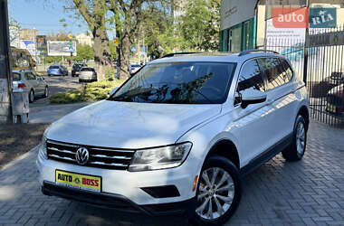 Позашляховик / Кросовер Volkswagen Tiguan 2018 в 