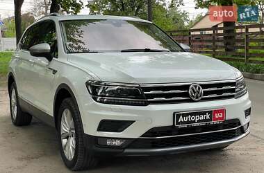 Позашляховик / Кросовер Volkswagen Tiguan 2017 в 