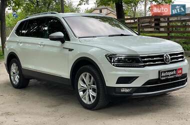 Позашляховик / Кросовер Volkswagen Tiguan 2017 в 