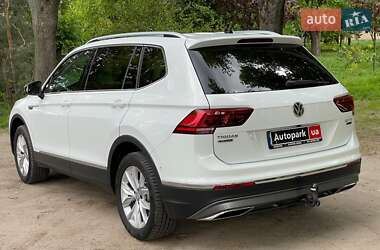 Позашляховик / Кросовер Volkswagen Tiguan 2017 в 