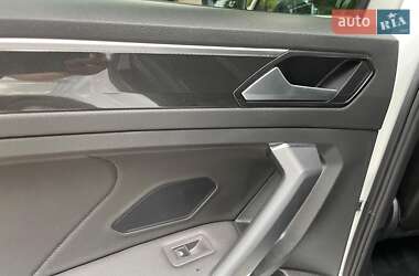 Позашляховик / Кросовер Volkswagen Tiguan 2017 в 