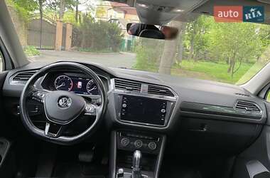 Позашляховик / Кросовер Volkswagen Tiguan 2017 в 