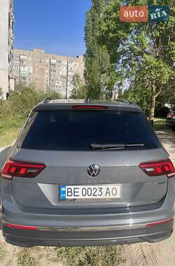 Внедорожник / Кроссовер Volkswagen Tiguan 2021 в 