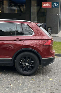 Внедорожник / Кроссовер Volkswagen Tiguan 2019 в 