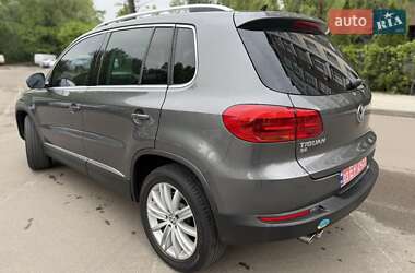 Внедорожник / Кроссовер Volkswagen Tiguan 2016 в 