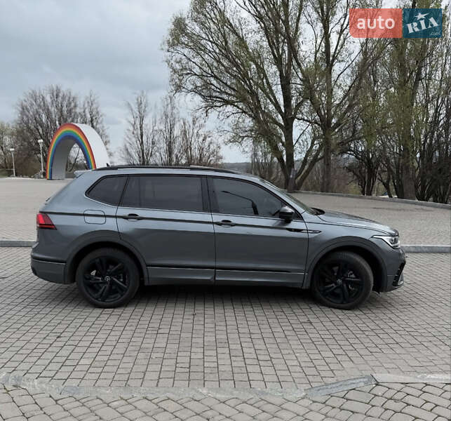 Внедорожник / Кроссовер Volkswagen Tiguan 2023 в Запорожье