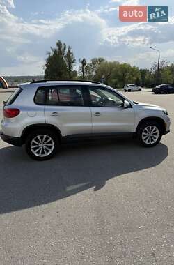Внедорожник / Кроссовер Volkswagen Tiguan 2017 в 